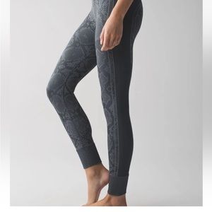 Lululemon Ebb to Street Leggings Gray Black Snake Print 8